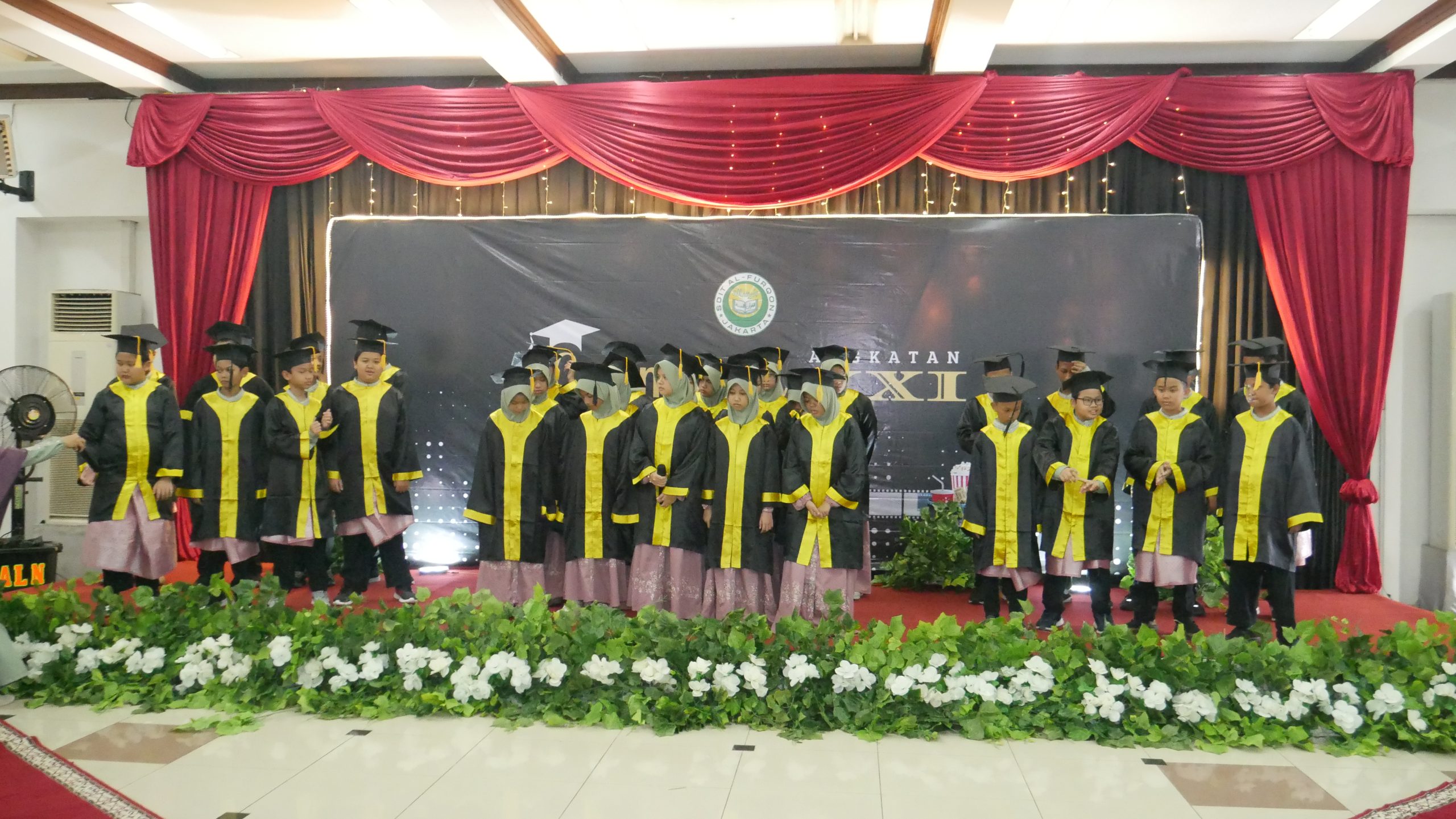 Penampilan Selamat Tinggal Guru dan Kawan Wisudawan dan Wisudawati Angkatan XXI (21) SDIT Al-Furqon
