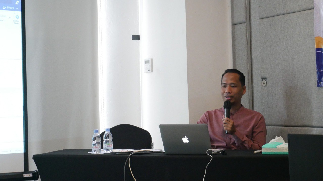 Presentasi Ustadz Namin AB Ibnu Sholihin pada Workshop Pengembangan Sekolah SDIT Al-Furqon