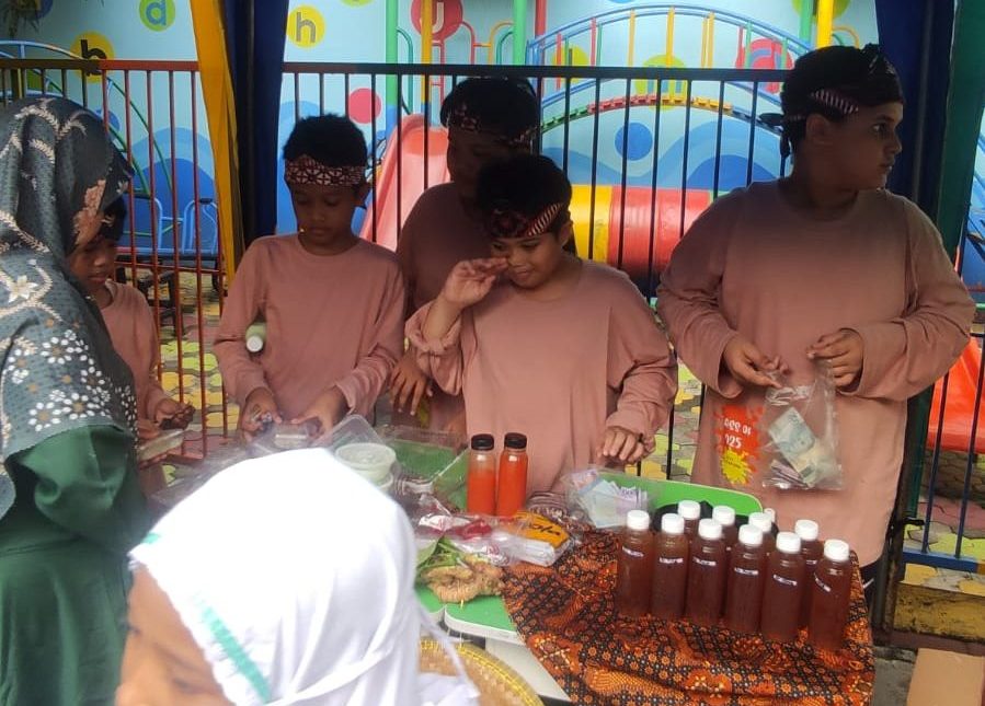 Stand Kelas 4 Ashar, AlKahfi, Zadany, Ridho di Market Day