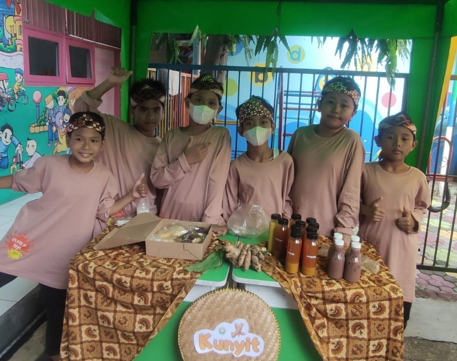 Stand Kelas 4 Aydin, Althaf, Aqila, Naufal, Yazid, Azfar di Market Day