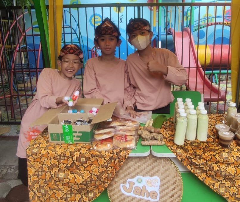 Stand Kelas 4 Biyan, Miqdam, Syahid di Market Day