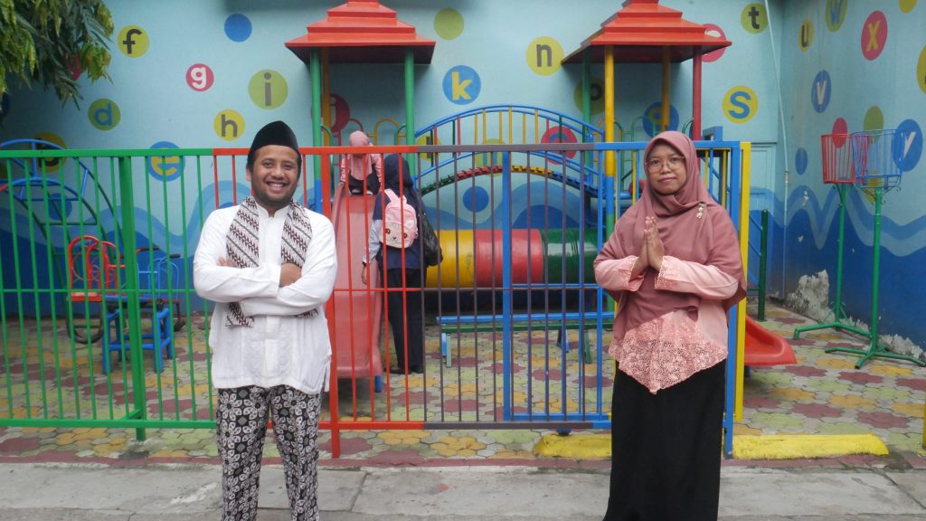 hari pertama sekolah_Pak Baikuni dan Bu Icha
