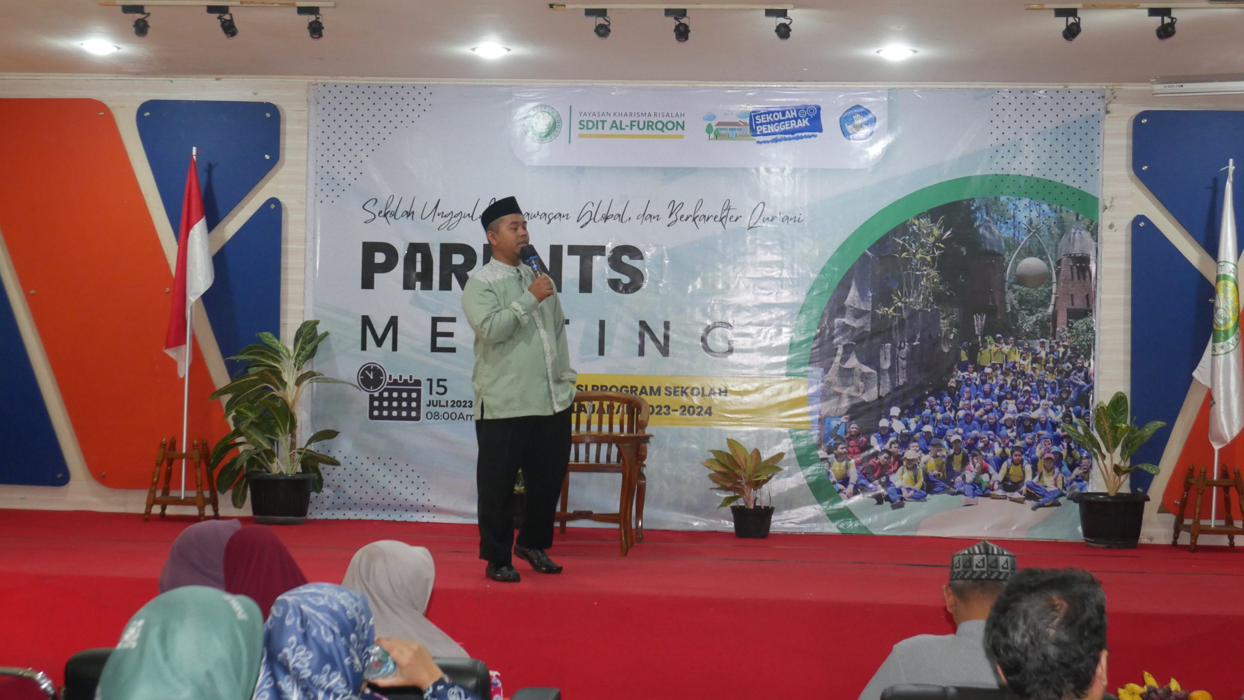 Penjabaran oleh Bapak Yusuf Wakasek Kesiswaan dan Sarpras pada Parents Meeting