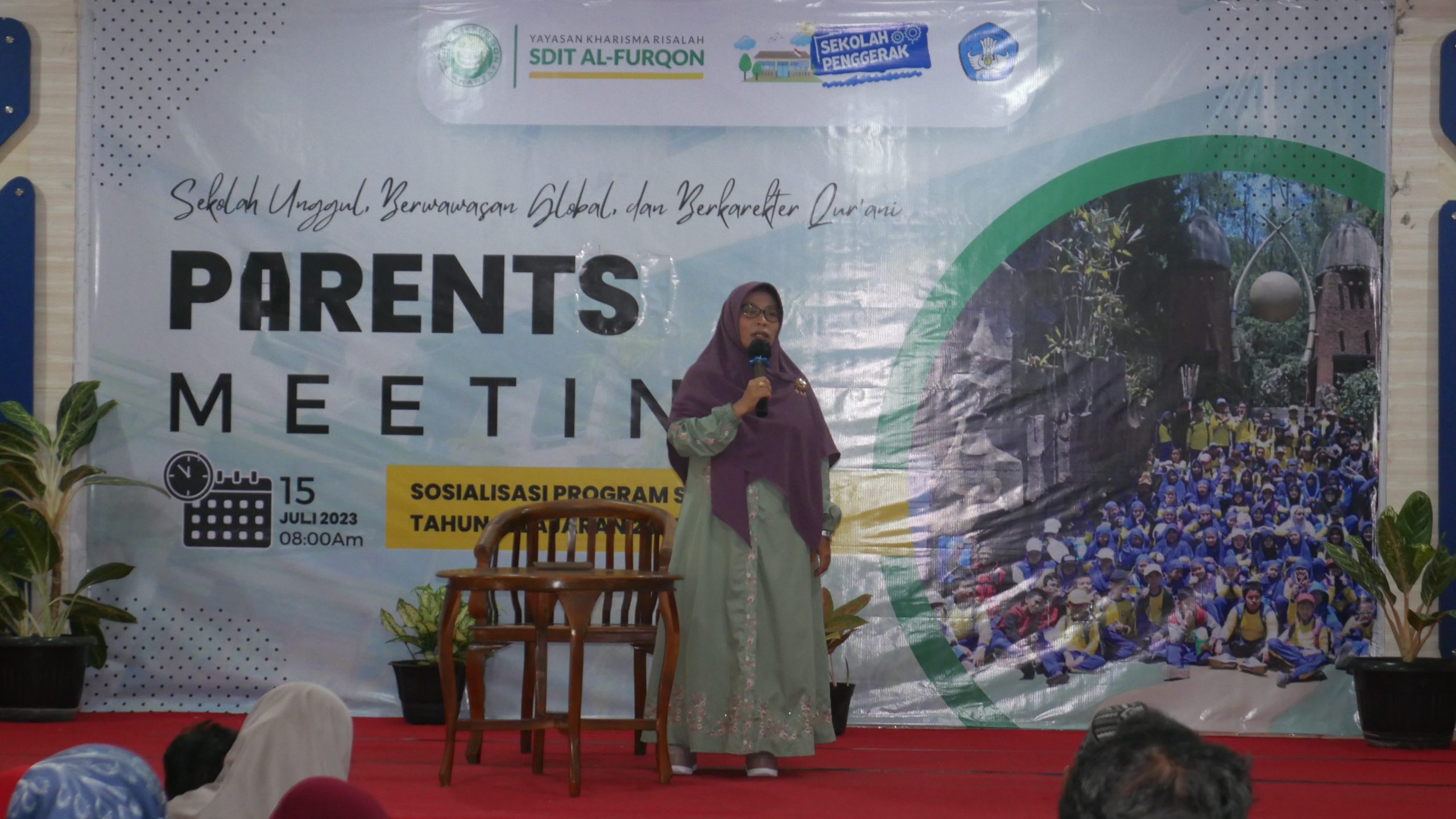 Penjabaran oleh Ibu Andriani Kepala SDIT Al-Furqon pada Parents Meeting