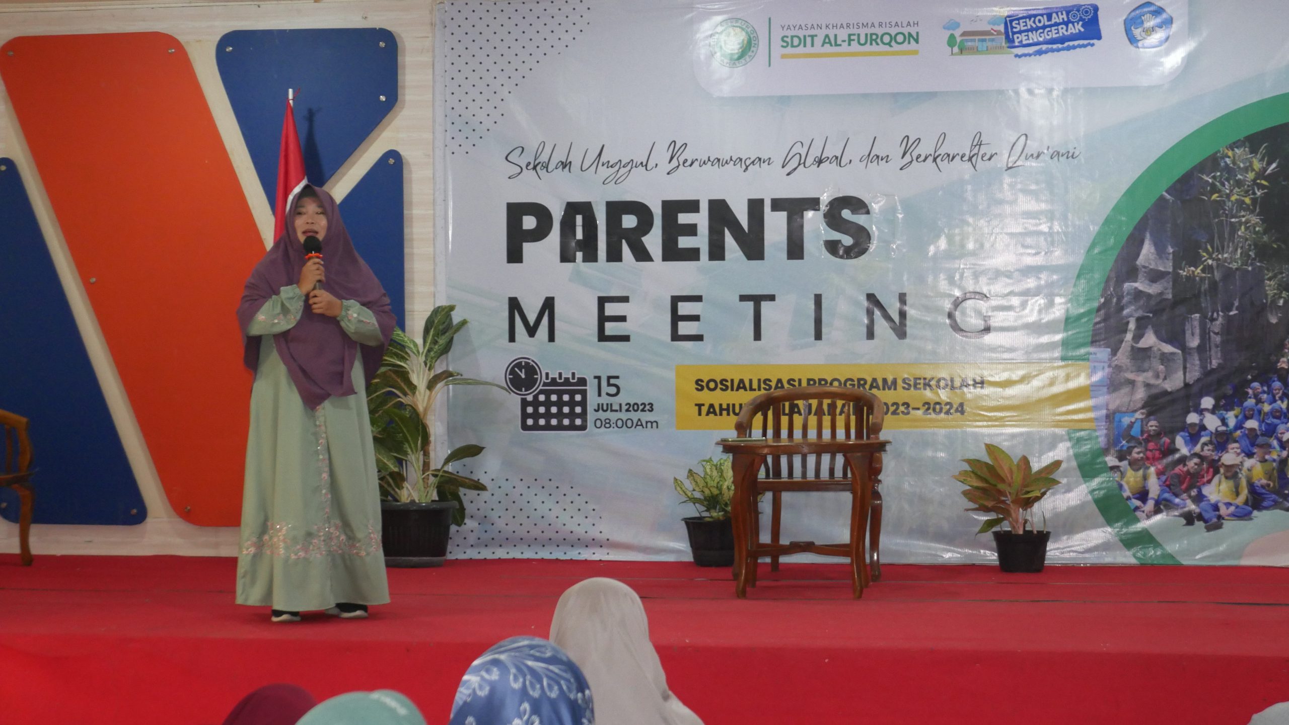 Penjabaran oleh Ibu Handayani Wakasek Akademik SDIT Al-Furqon pada Parents Meeting