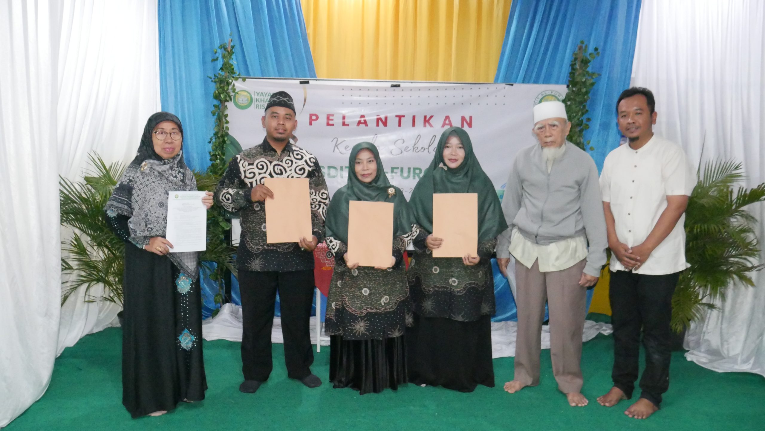 Kepala dan Wakil Kepala Sekolah SDIT Al-Furqon periode 2023 - 2027 bersama Pengawas