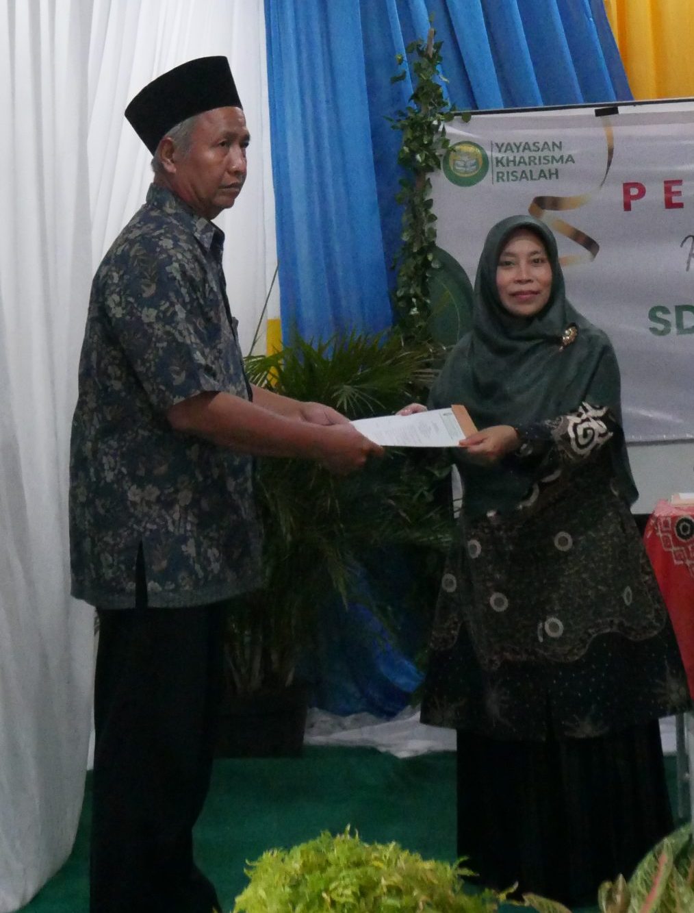 Pelantikan Kepala Sekolah SDIT Al-Furqon diwakili oleh Bendahara Yayasan Kharisma Risalah