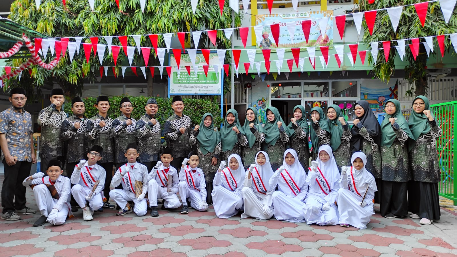 Petugas Upacara Bersama Guru