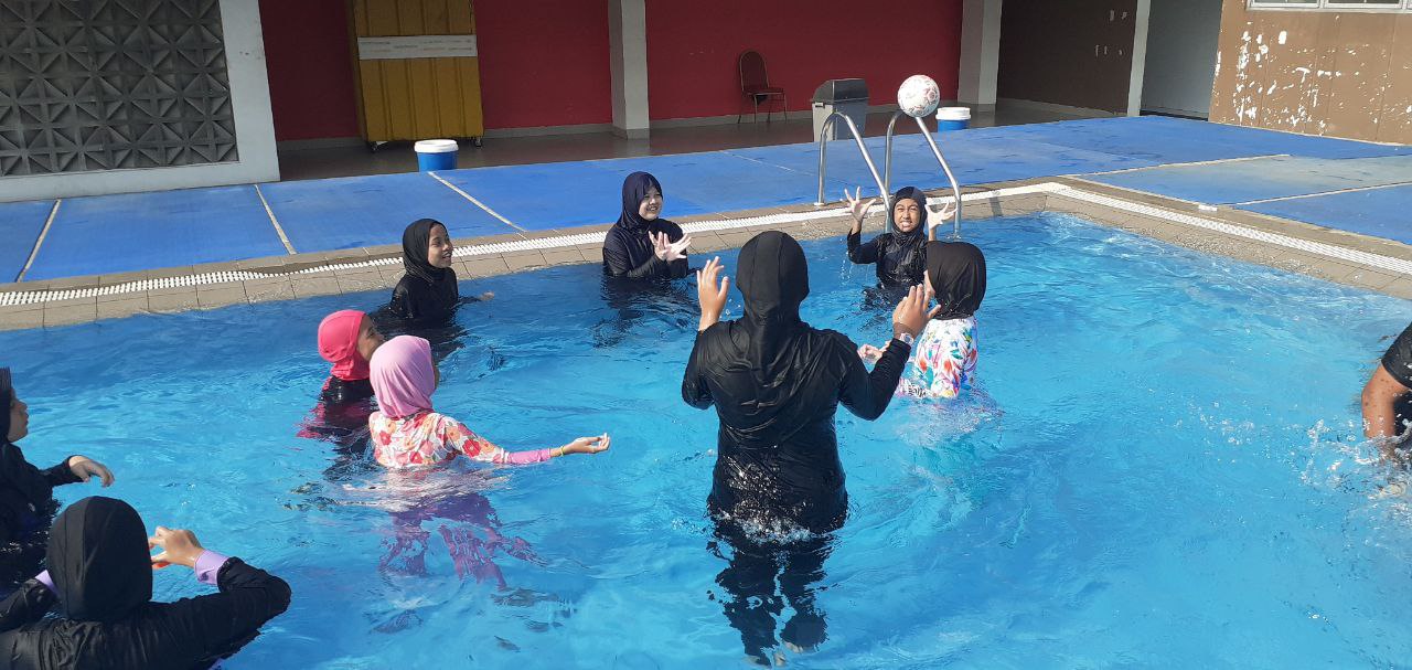 Kelompok Mujahidah bermain setelah selesai