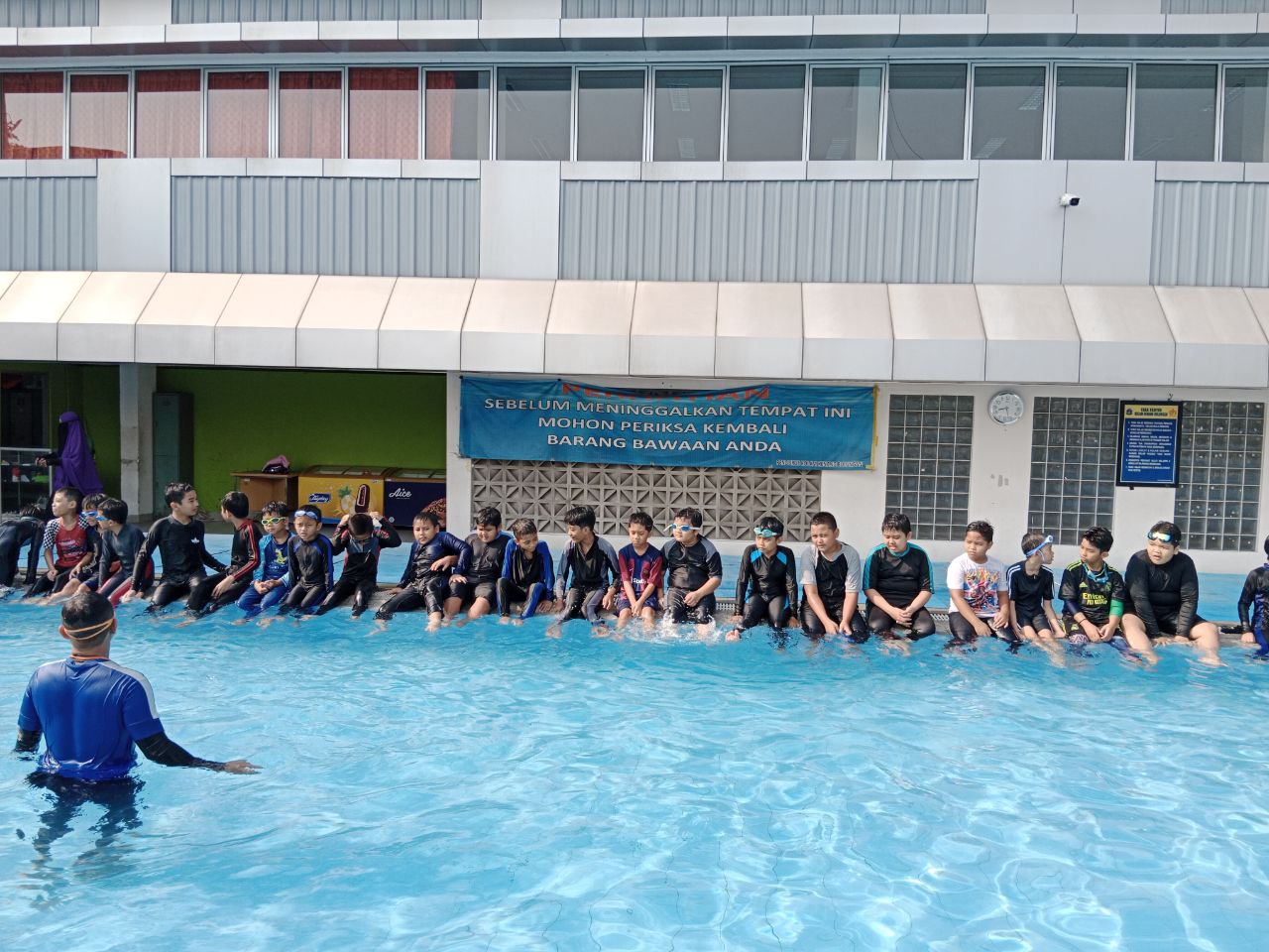Persiapan mujahid kelas III dan IV sebelum berenang_2