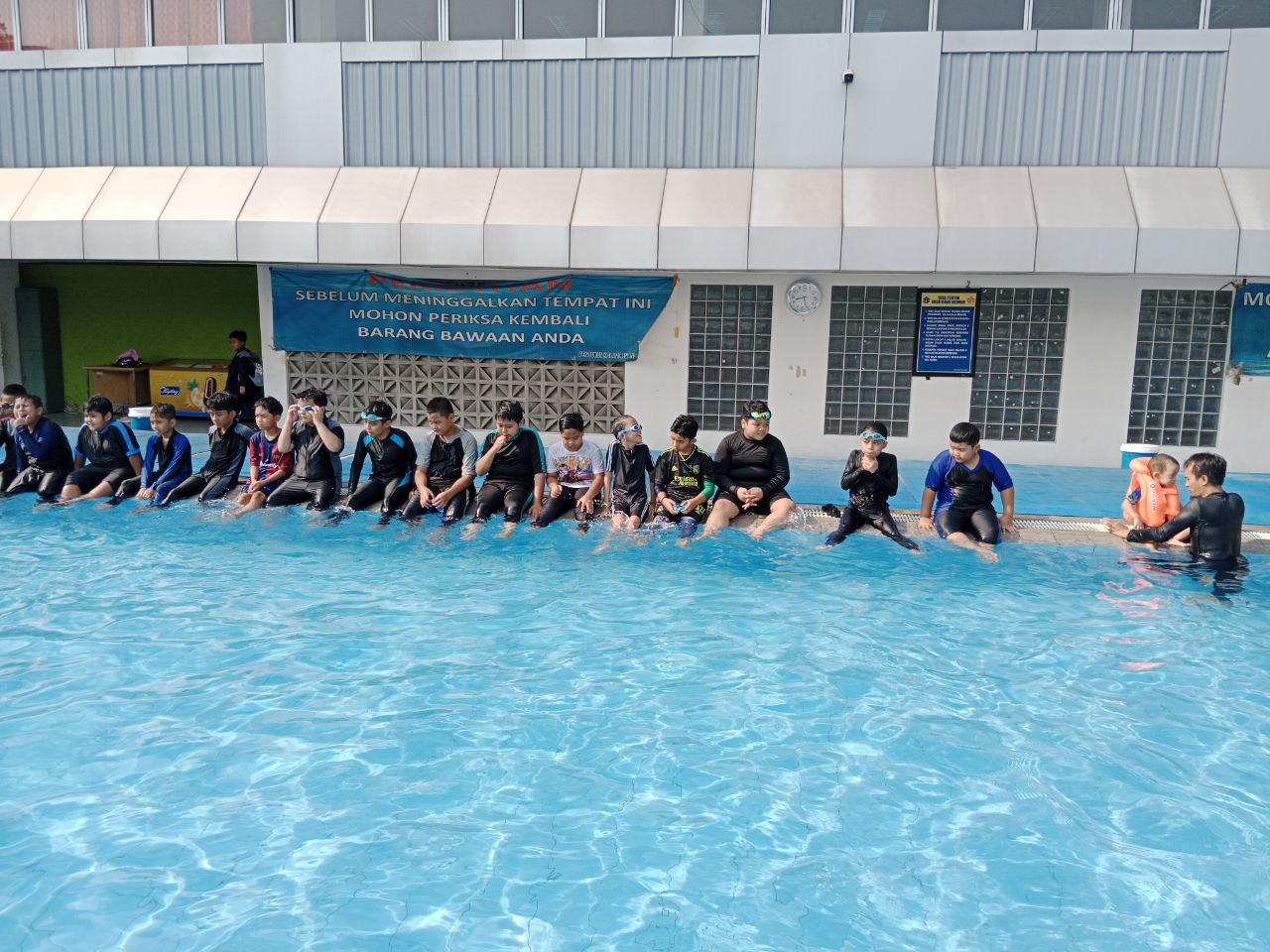 Persiapan mujahid kelas III dan IV sebelum berenang_3