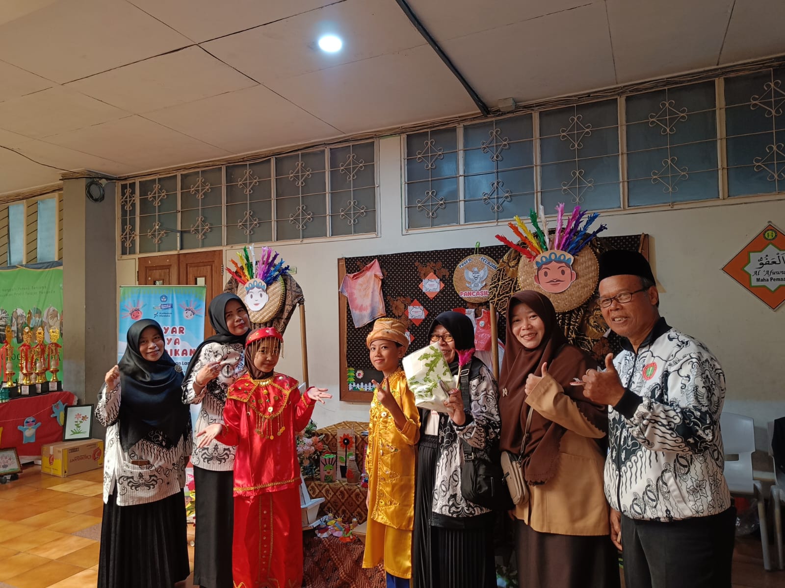 Foto Stand SDIT Al-Furqon bersama Bapak Plt di Gebyar Karya Pendidikan