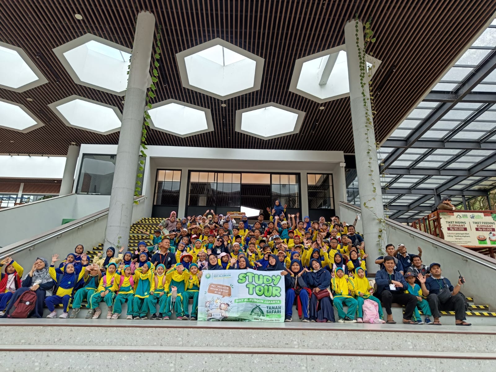 Foto bersama SDIT Al-Furqon saat study tour_2