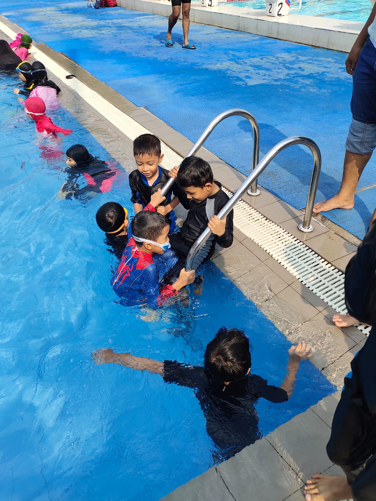 Kegiatan renang kelas I dan II Mujahid_2