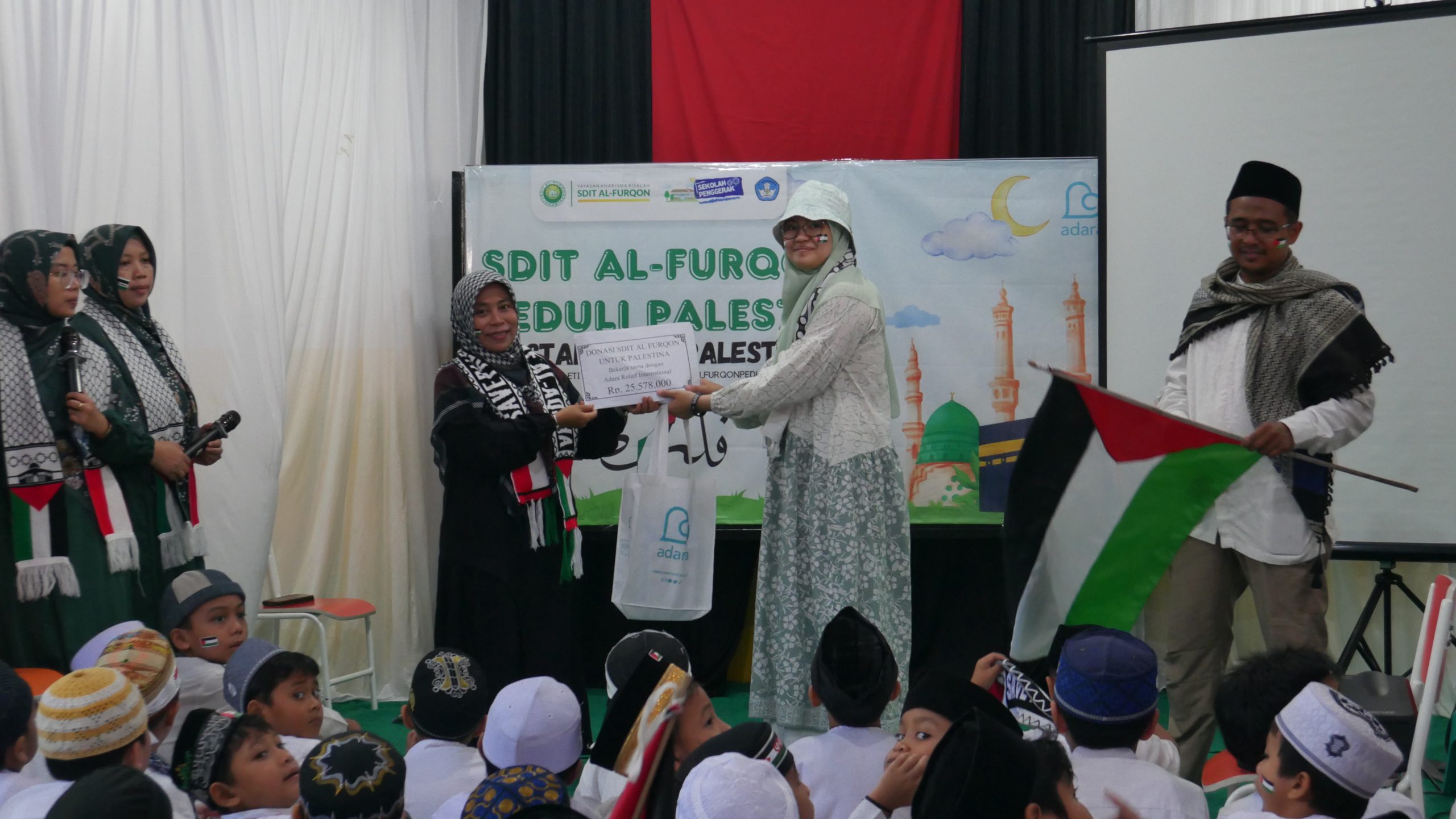 Bantuan dana SDIT Al-Furqon untuk Palestina