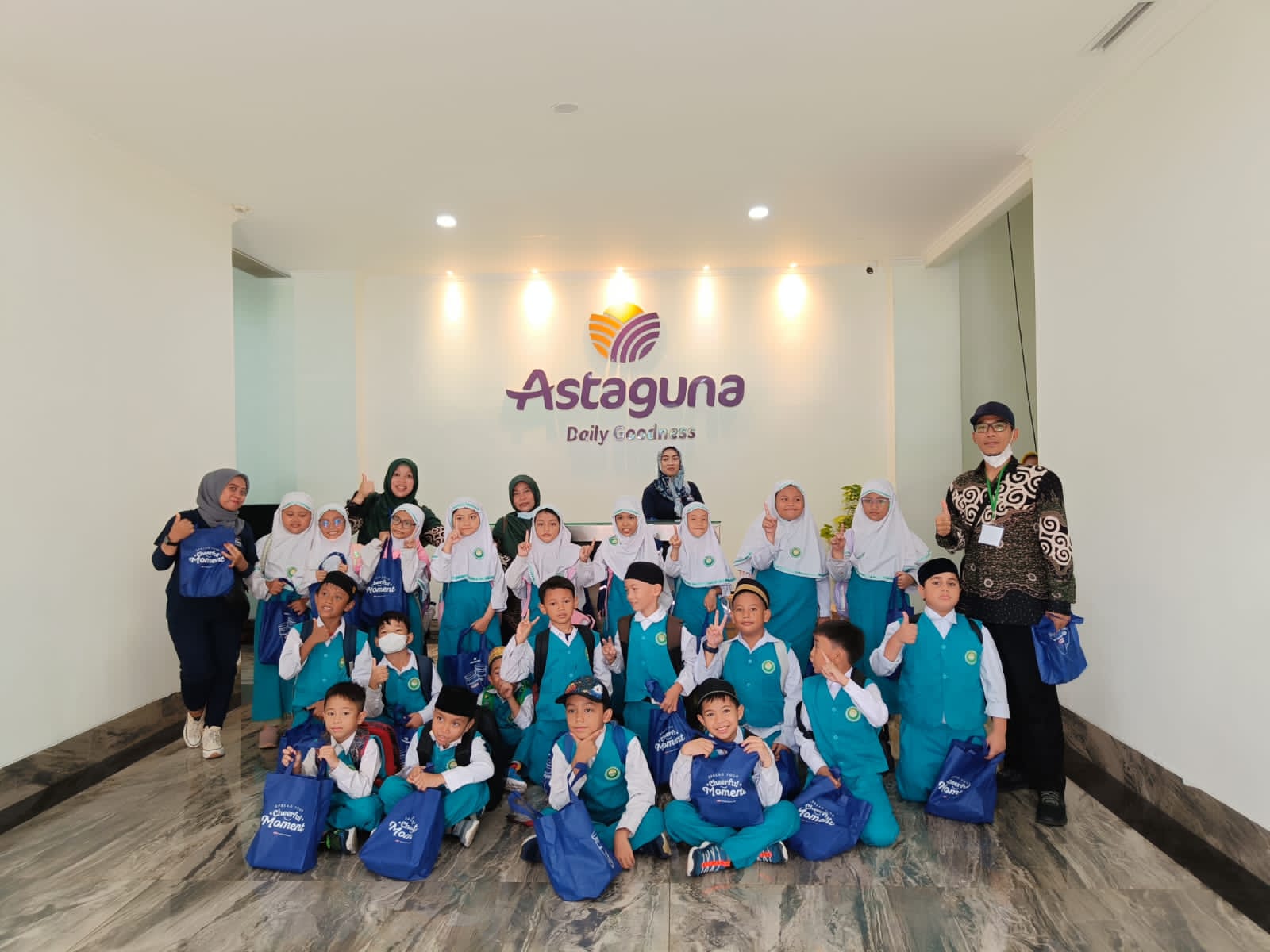 Kelas 2 SDIT Al-Furqon di PT Astaguna Wisesa