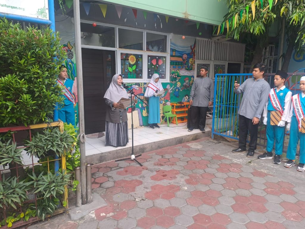 pembacaan teks pancasila pada upacara Hari Kebangkitan Nasional Tahun 2024 - SDIT Al-Furqon