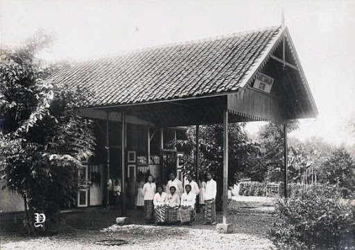 Hari Pendidikan Nasional Indonesia: Sakola Keutamaan Istri