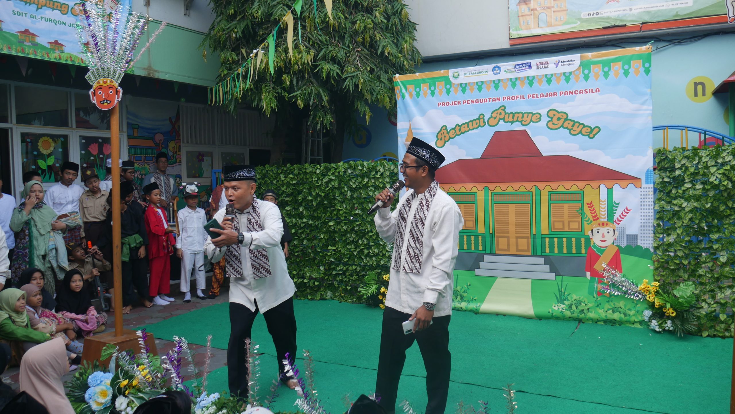 Abang Asep dan Abang Eka pada Acara Puncak P5 2024 SDIT Al-Furqon