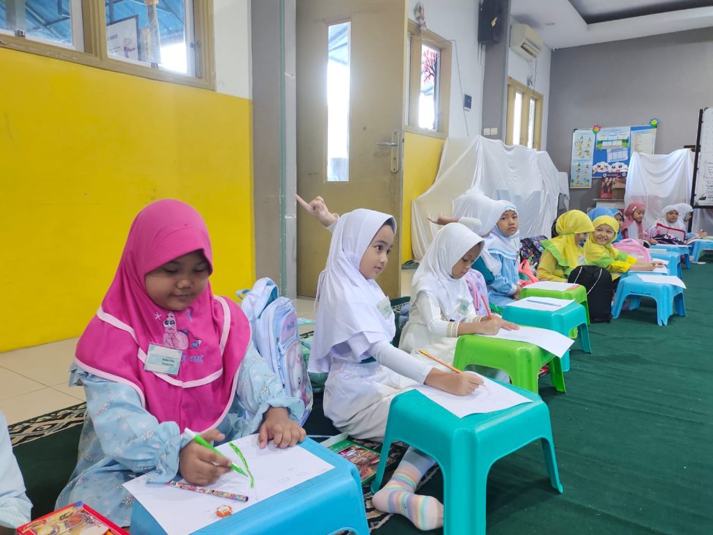 Kelas 1 mewarnai di MPLS SDIT Al-Furqon