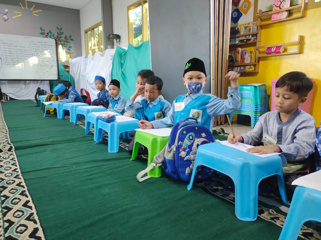 Kelas 1 mewarnai di MPLS SDIT Al-Furqon_2