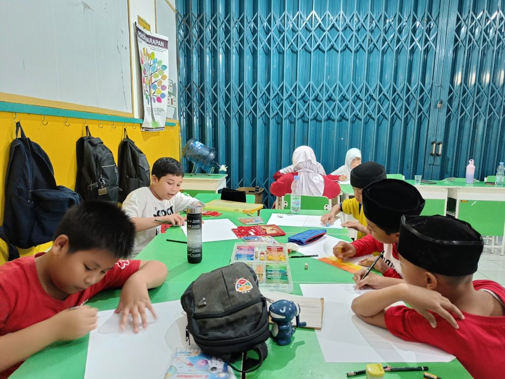 cerita bergambar mujahid pada Perayaan Hari Kemerdekaan Indonesia ke-79 di SDIT Al-Furqon