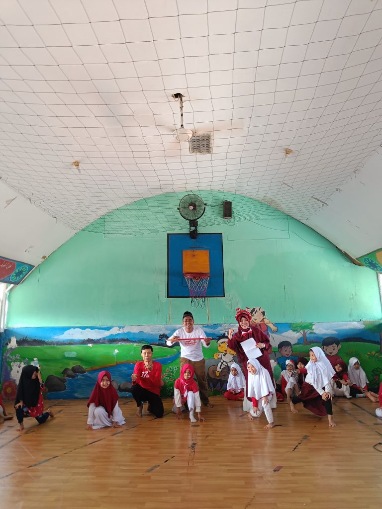 Lomba Trenggiling Kardus mujahidah di SDIT Al-Furqon