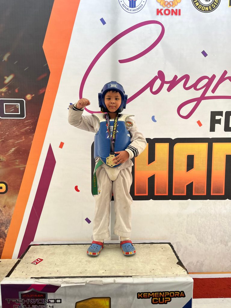 Dzulfikar pada Kejuaraan Taekwondo Challenge 4