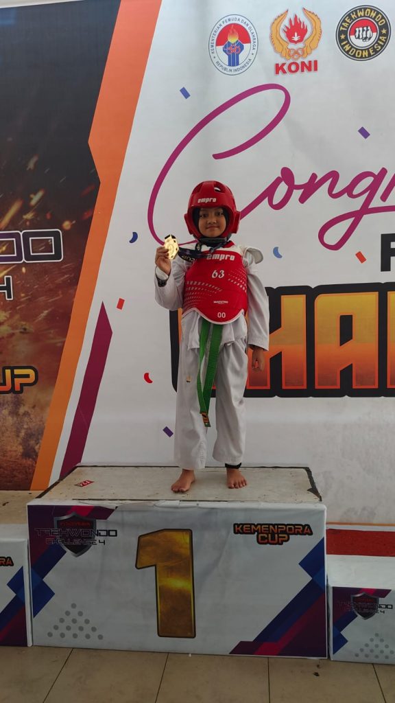 Shazia meraih medali emas kejuaraan taekwondo