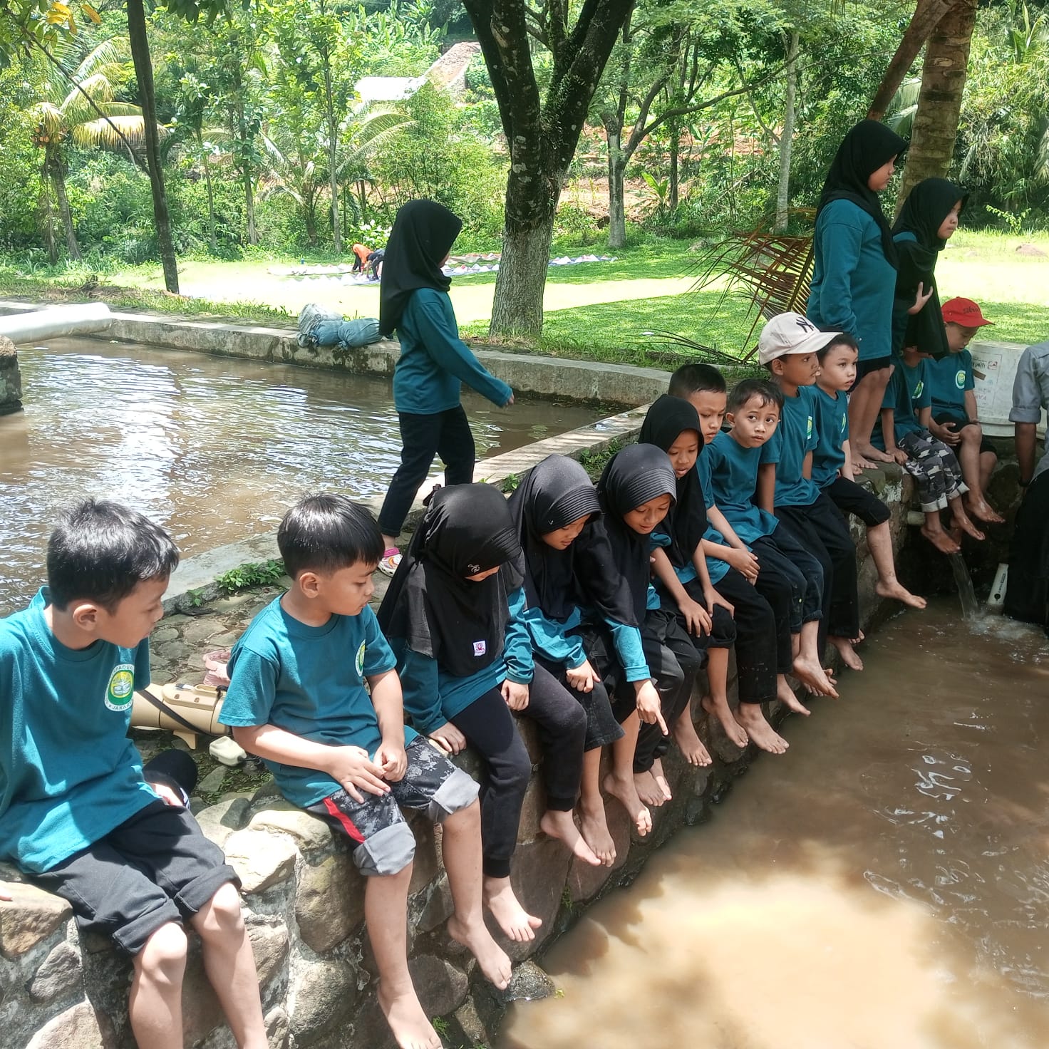 kelas rendah_bersiap menangkap ikan_sdit al-furqon