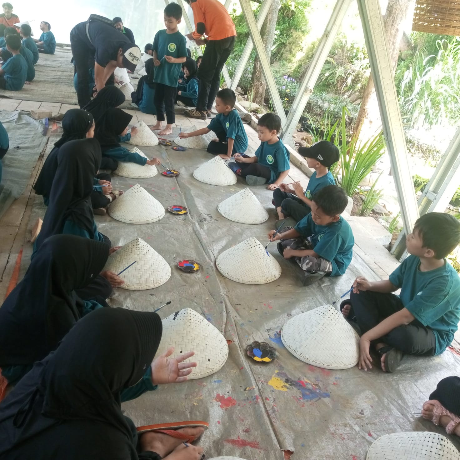 kelas rendah_melukis caping_sdit al-furqon