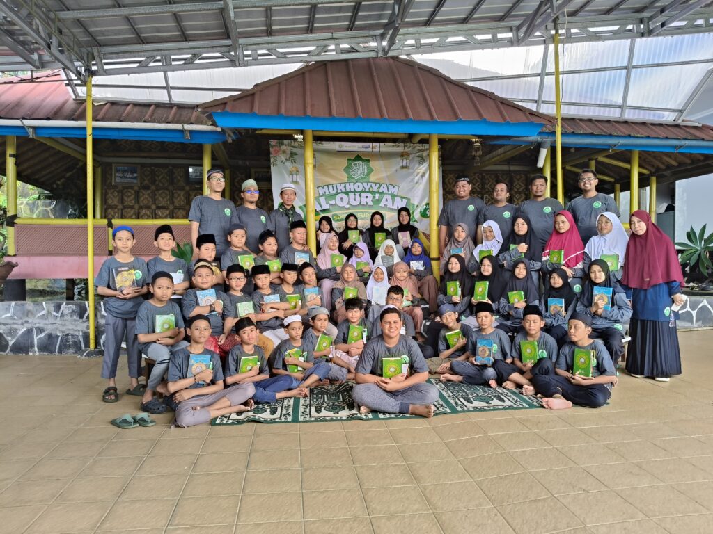 Foto Bersama Mukhoyyam Al-Qur'an Ke-9 SDIT Al-Furqon