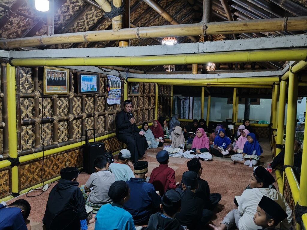 Mengaji-Surat-Maryam-bersama-Ust.-Qomar-di-Mukhoyyam-Al-Quran-SDIT-Al-Furqon-ke-9