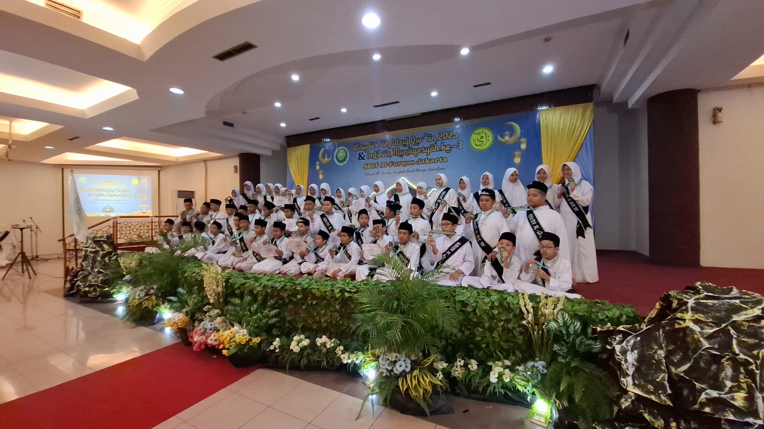 Foto para wisudawan Wisuda Al-Qur'an tahun 2025