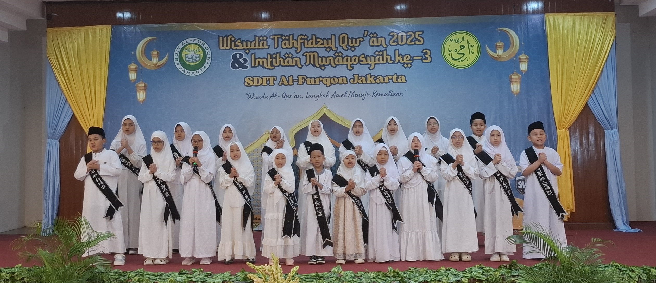 Penampilan Nasyid Wisudawan-Wisuda Al-Qur'an 2025