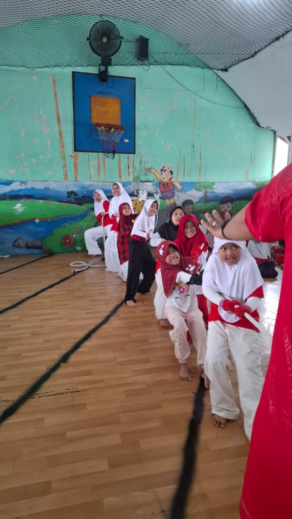 lomba tarik tambang